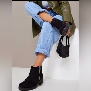BLACK FAUX SUEDE ZIP ANKLE BOOTS. SZ 6 US